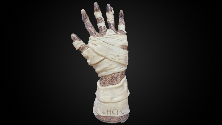 Hanson Chien Presents Mummy Hand by Hanson Chien & Bob Farmer